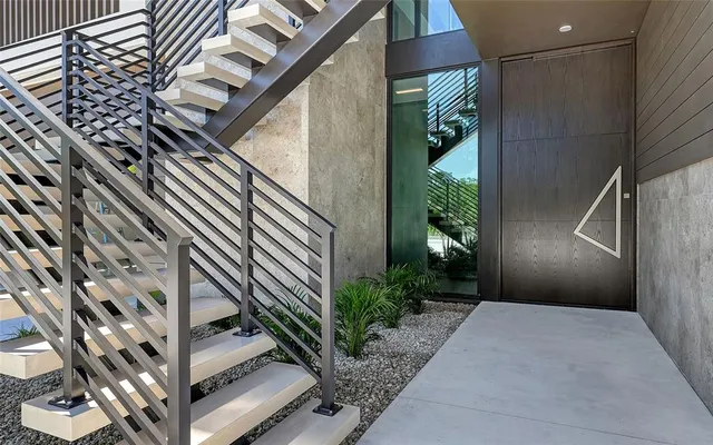 $18,950,000 | 388 South Shore Drive, Sarasota, FL 34234