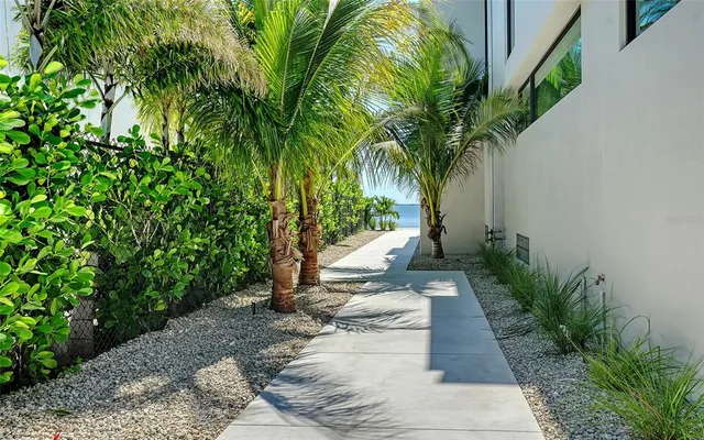$18,950,000 | 388 South Shore Drive, Sarasota, FL 34234