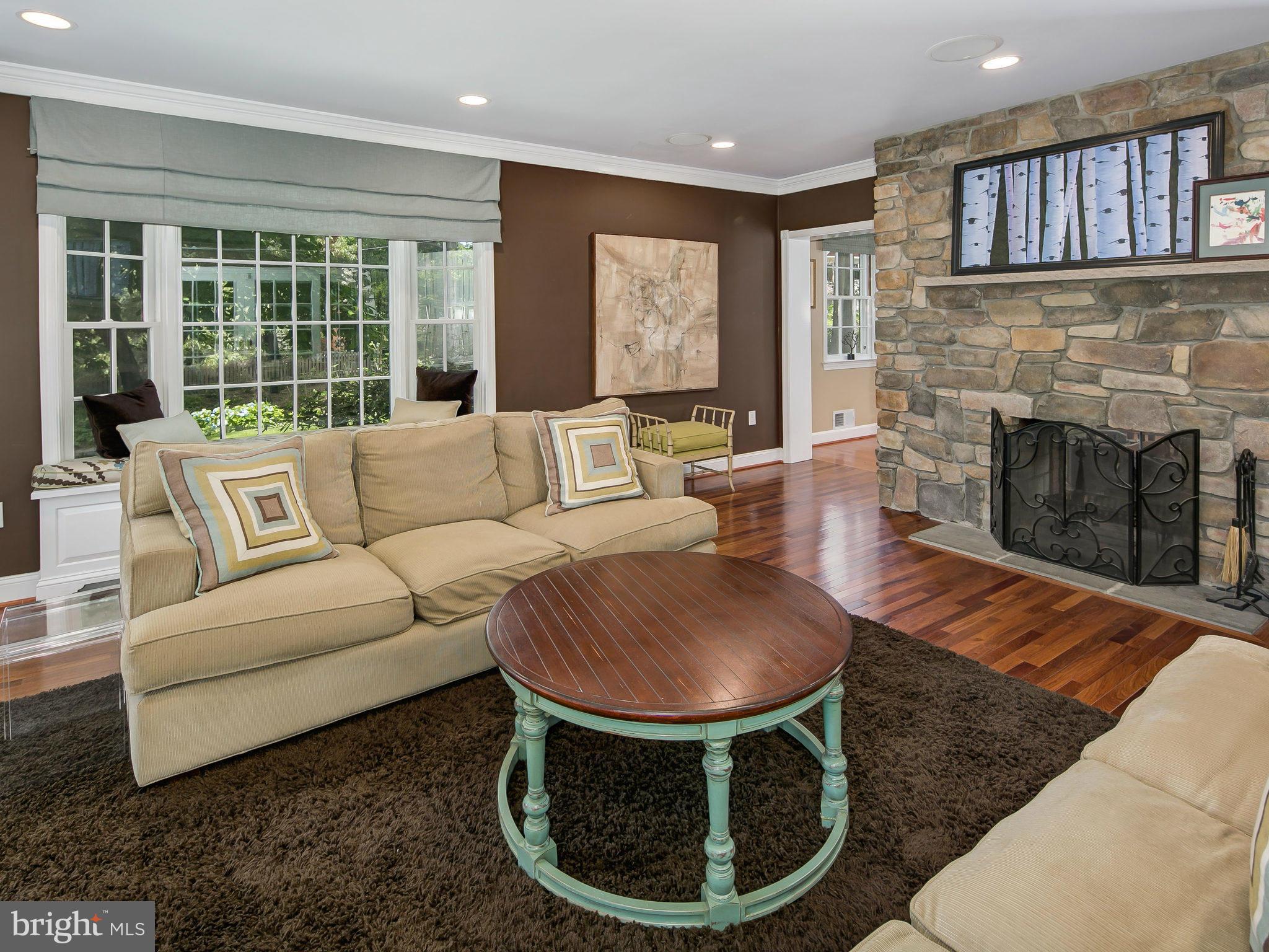 6316 Wiscasset Road Bethesda, MD 20816 - Photo 11 of 30 Living Room
