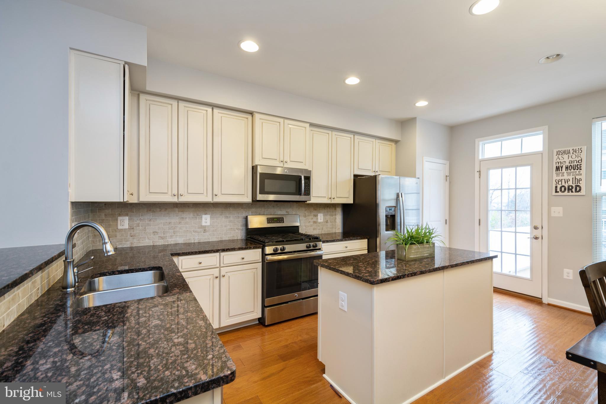 1774 Featherstone Road Woodbridge, VA 22191 - Photo 12 of 36 Gallery Image 12