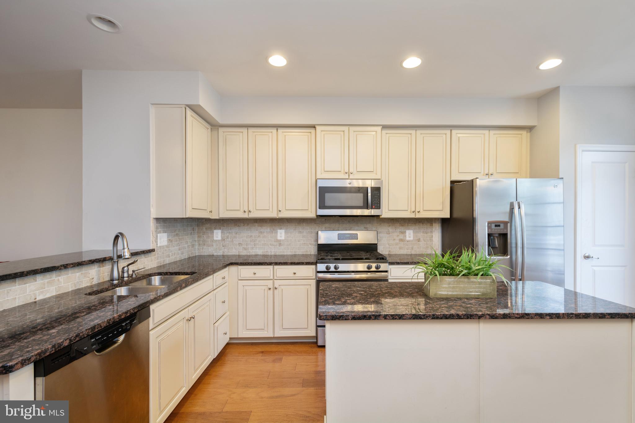 1774 Featherstone Road Woodbridge, VA 22191 - Photo 15 of 36 Gallery Image 15