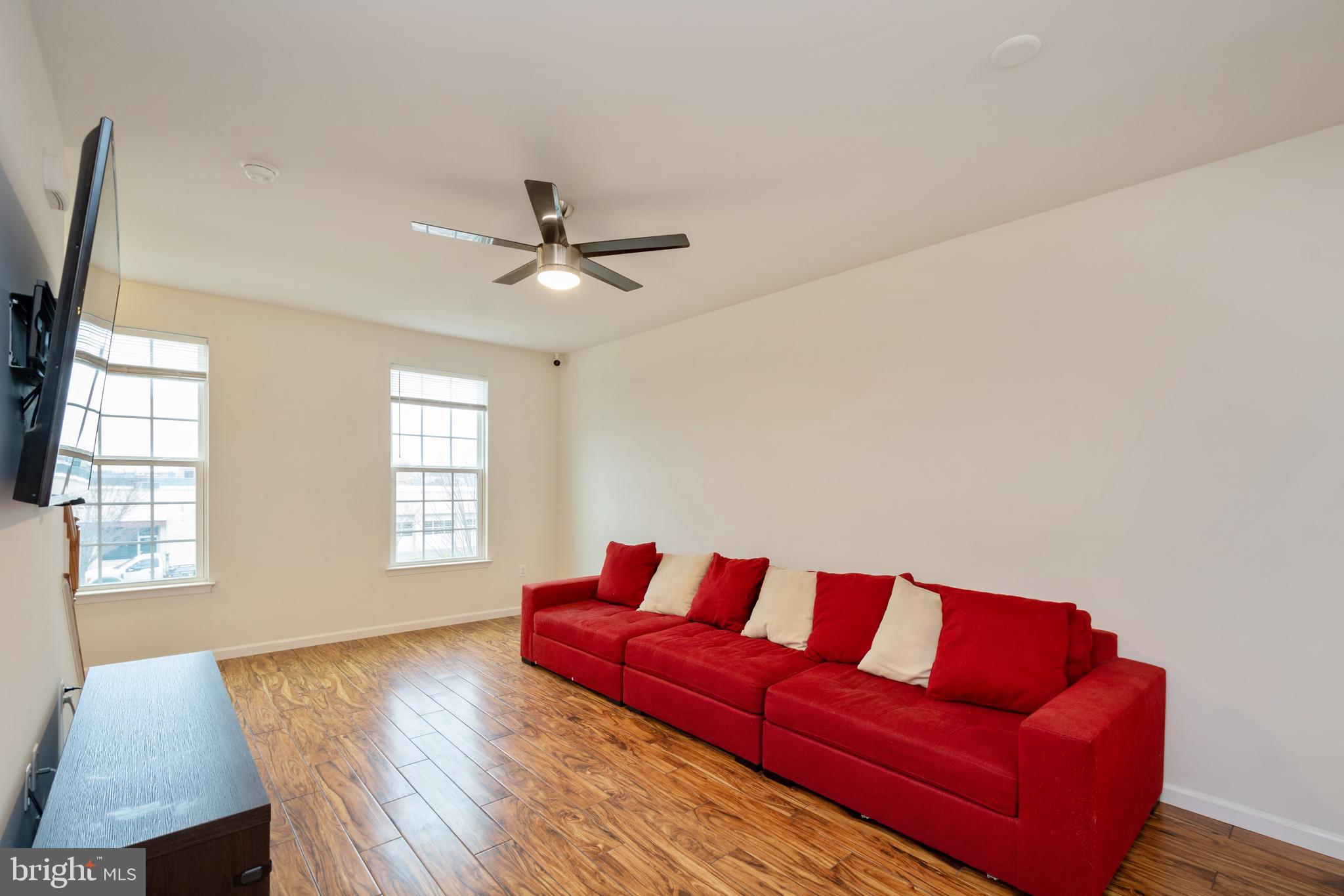 1774 Featherstone Road Woodbridge, VA 22191 - Photo 4 of 36 Gallery Image 4