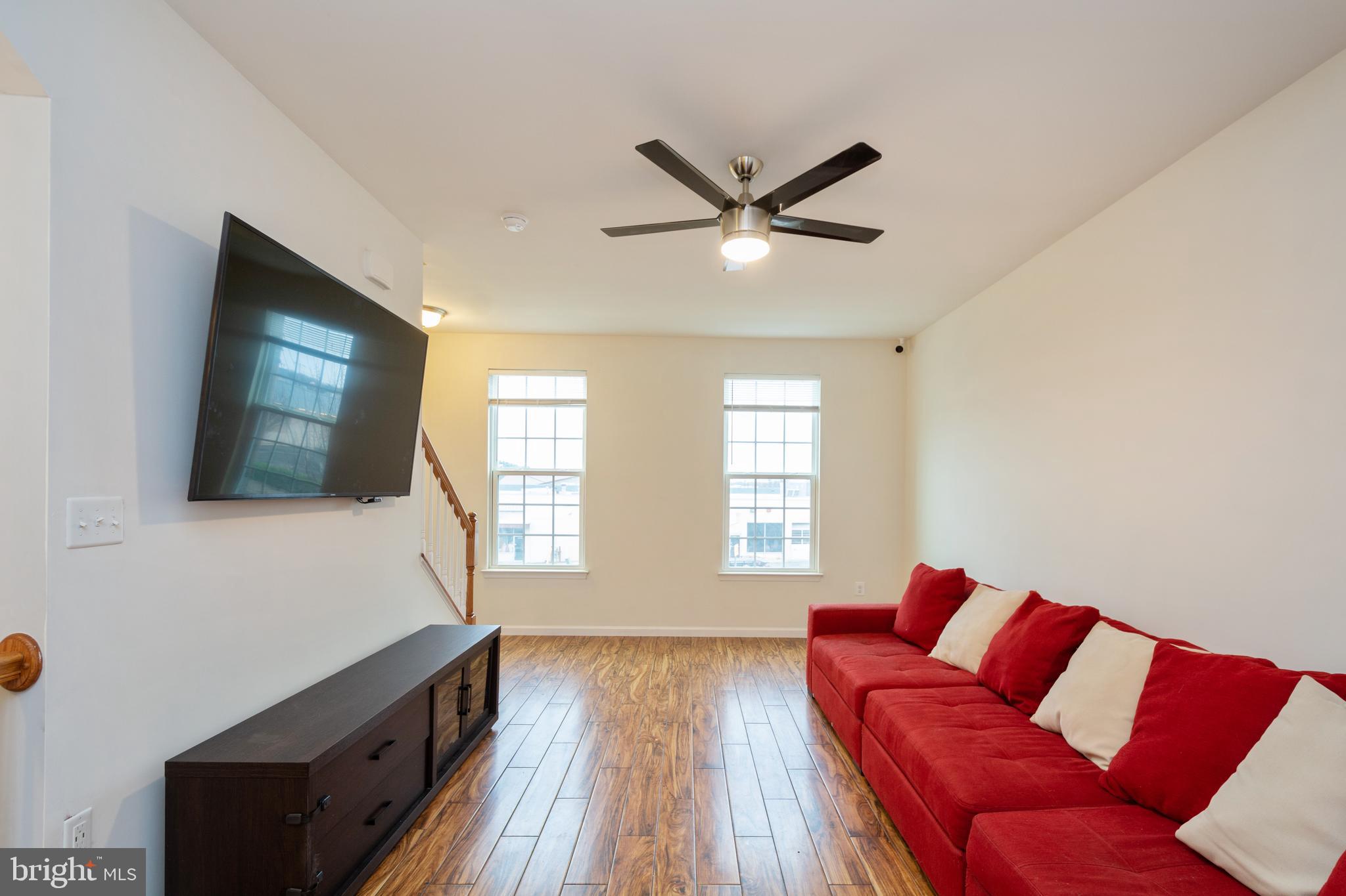 1774 Featherstone Road Woodbridge, VA 22191 - Photo 5 of 36 Gallery Image 5