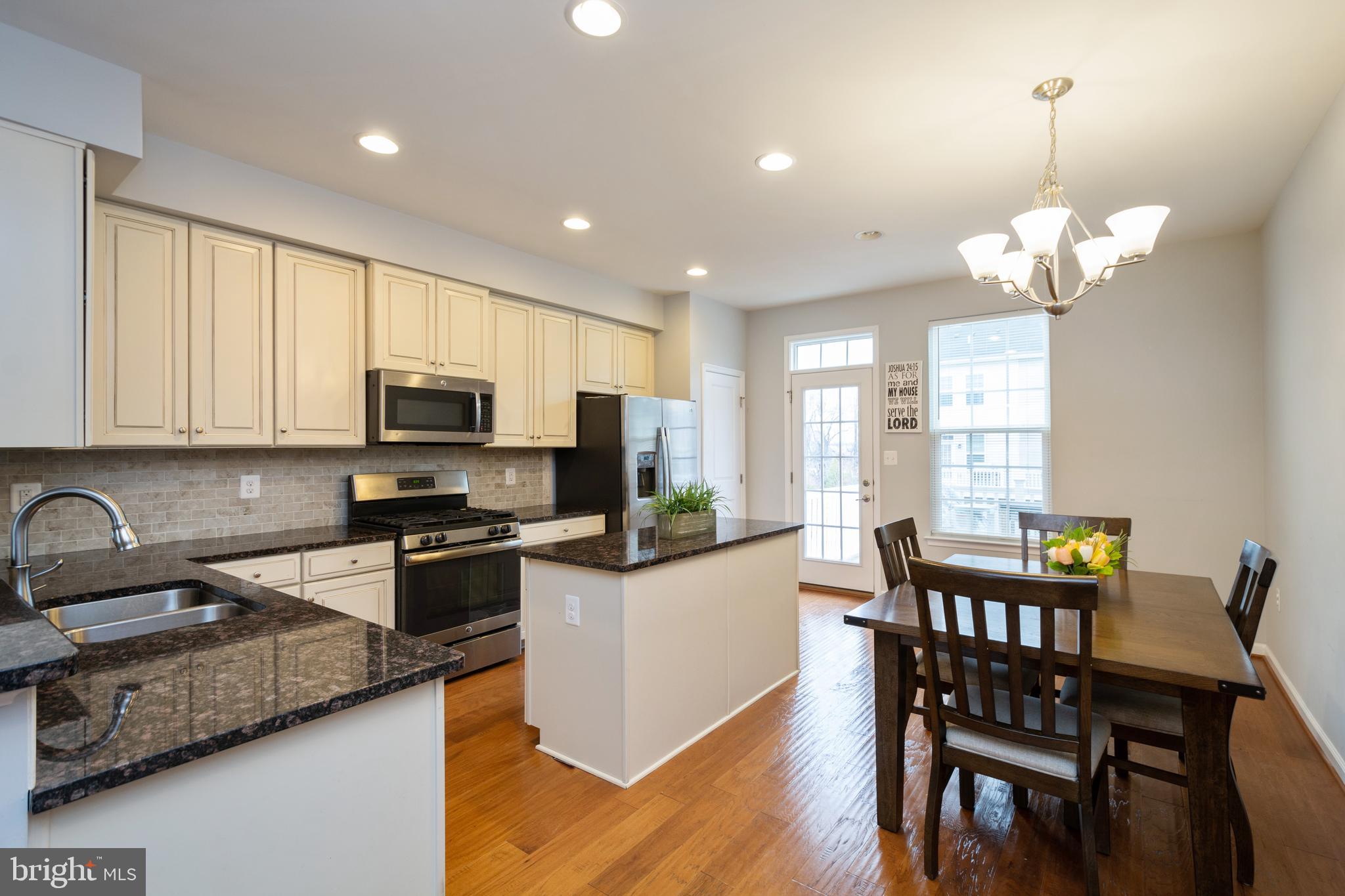 1774 Featherstone Road Woodbridge, VA 22191 - Photo 10 of 36 Gallery Image 10
