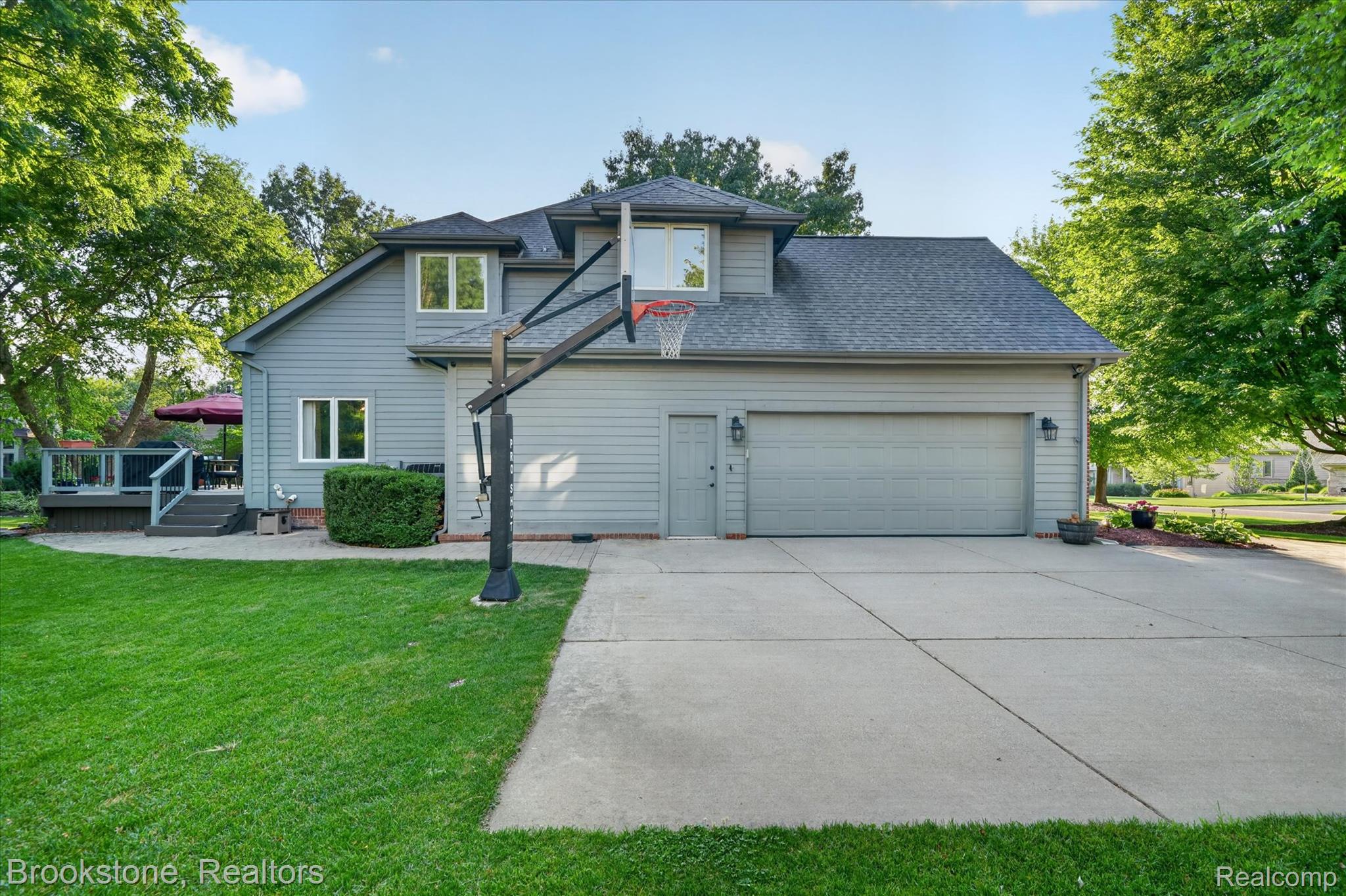 6730 Longhurst Clarkston, MI 48346 - Photo 28 of 30 27 Garage.jpg