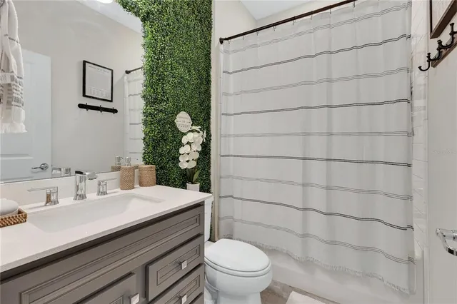 $689,000 | 5433 Log Grv Lane, Orlando, FL 32829