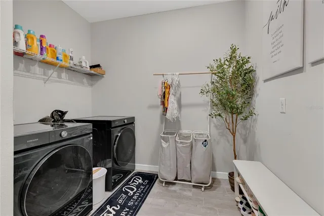 $689,000 | 5433 Log Grv Lane, Orlando, FL 32829