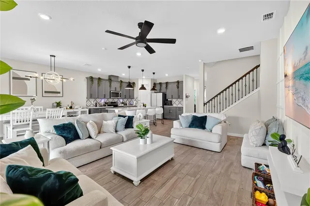 $689,000 | 5433 Log Grv Lane, Orlando, FL 32829