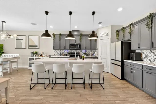 $689,000 | 5433 Log Grv Lane, Orlando, FL 32829