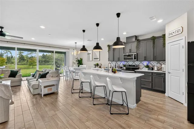 $689,000 | 5433 Log Grv Lane, Orlando, FL 32829