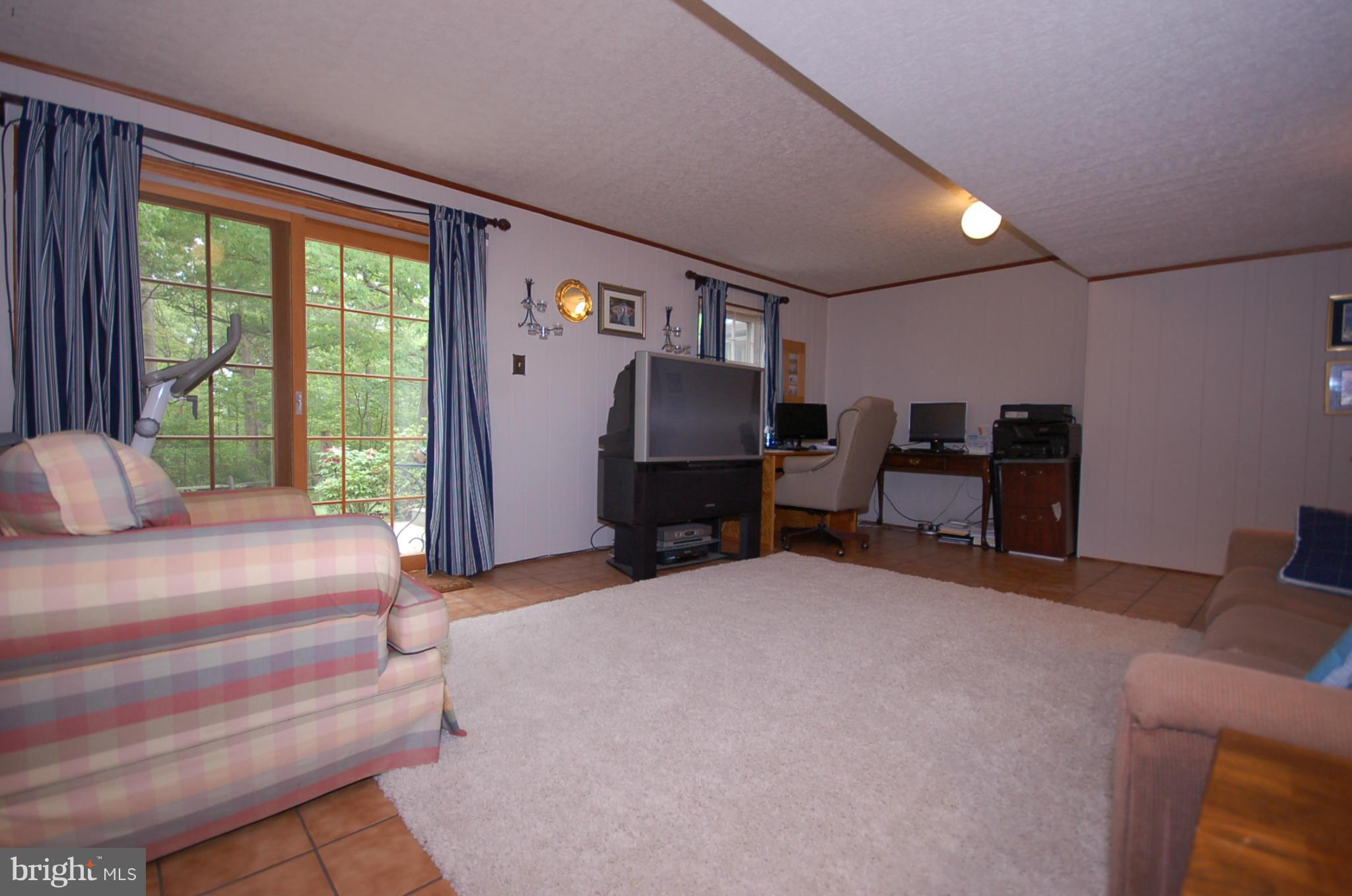 19417 Treadway Road Olney, MD 20833 - Photo 12 of 25 Family Room