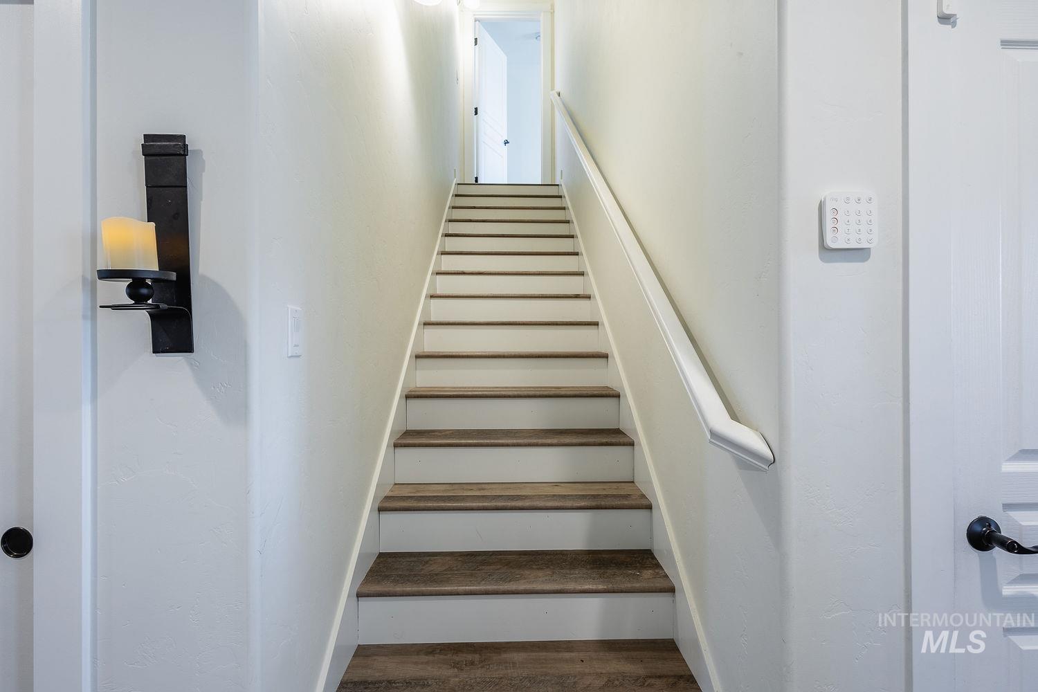 1332 West Raelin Drive Nampa, ID 83686 - Photo 38 of 48 View of staircase