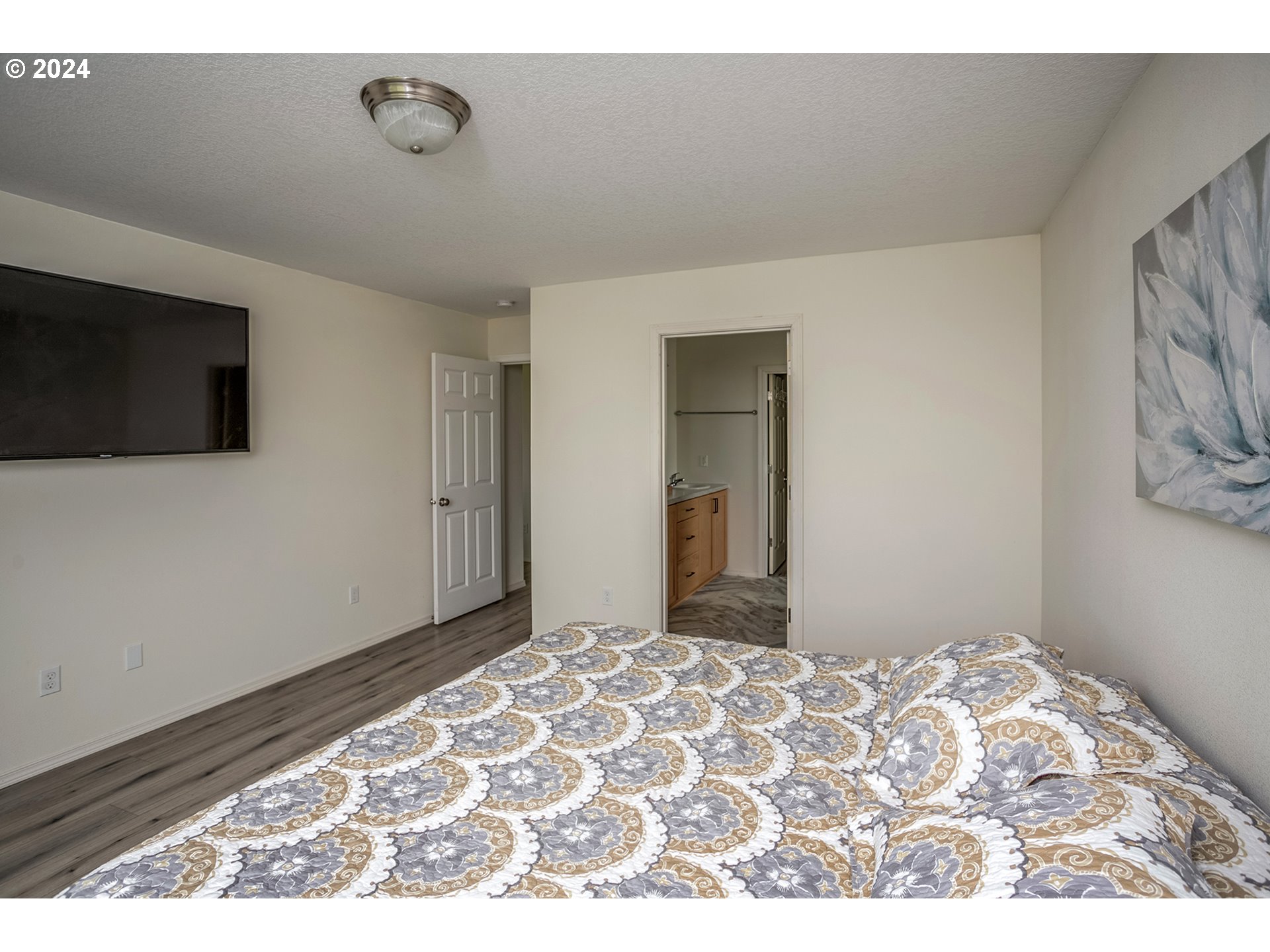 92597 Wireless Road Astoria, OR 97103 - Photo 19 of 35 a view of wooden floor