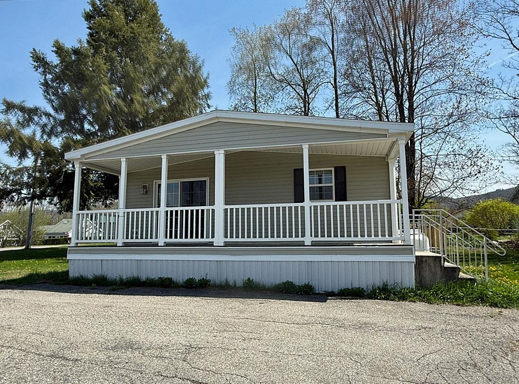 138 Curtis Avenue Rutland, VT 05701 - Photo 3 of 17