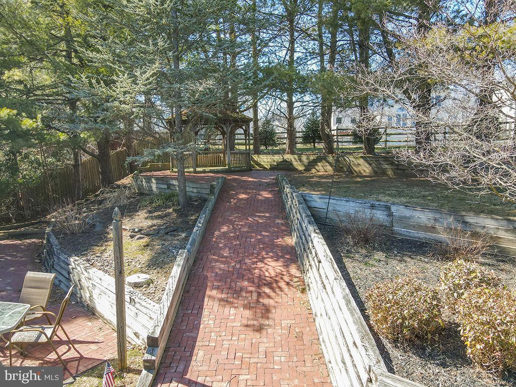 1088 Longfield Road Southampton, PA 18966 - Photo 4 of 52 Gallery Image 4