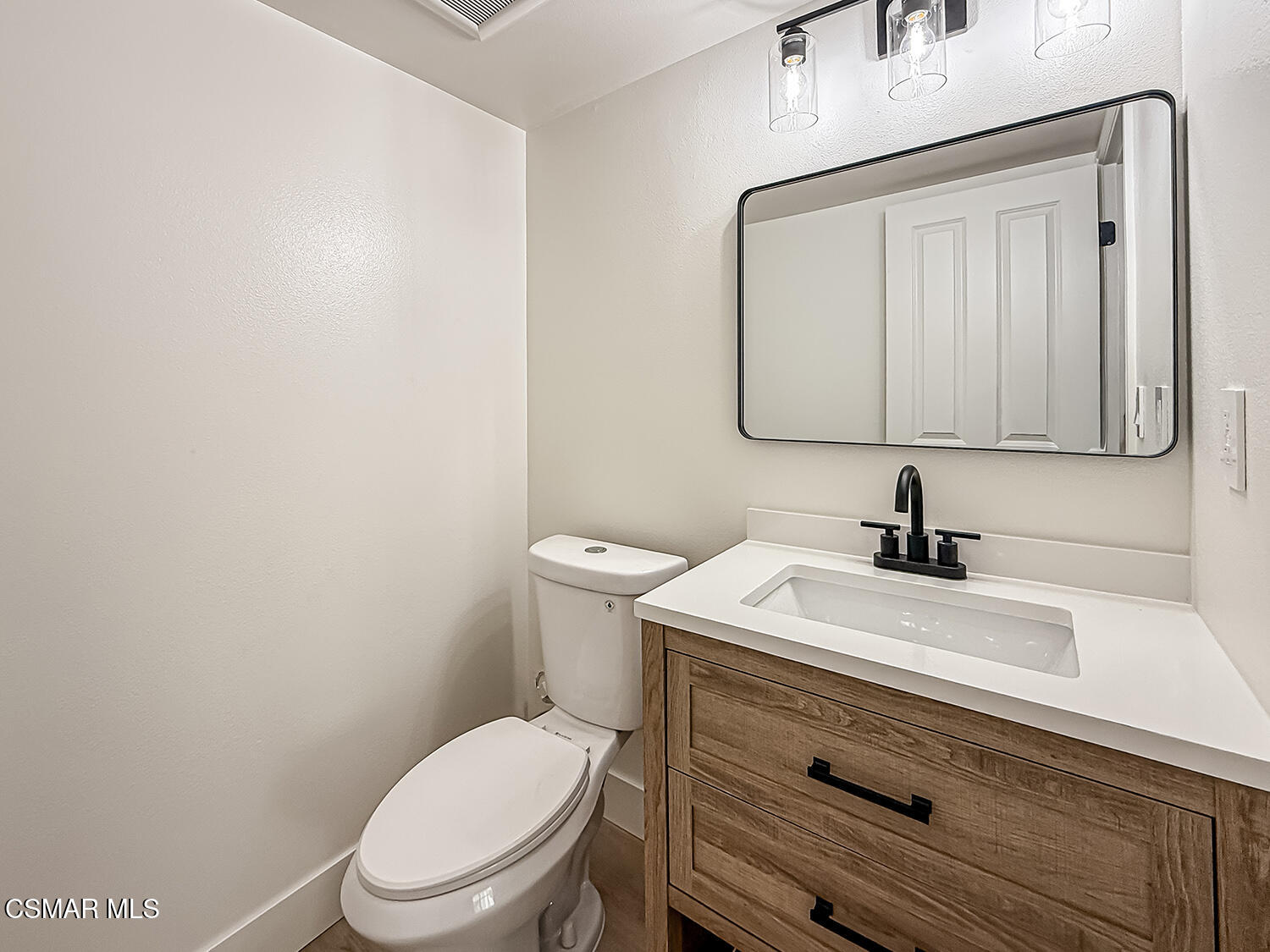 3936 United Road Agoura Hills, CA 91301 - Photo 16 of 22 Hall Bath