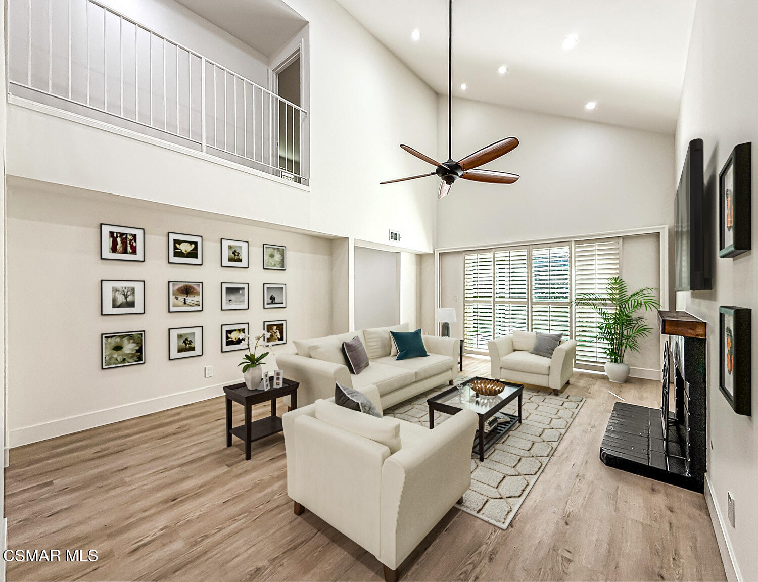 3936 United Road Agoura Hills, CA 91301 - Photo 2 of 22 Living Room
