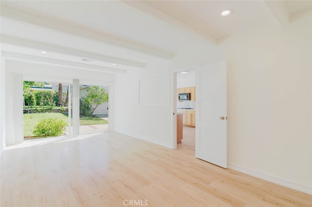2007 West Kenneth Road Glendale, CA 91201 - Photo 9 of 38