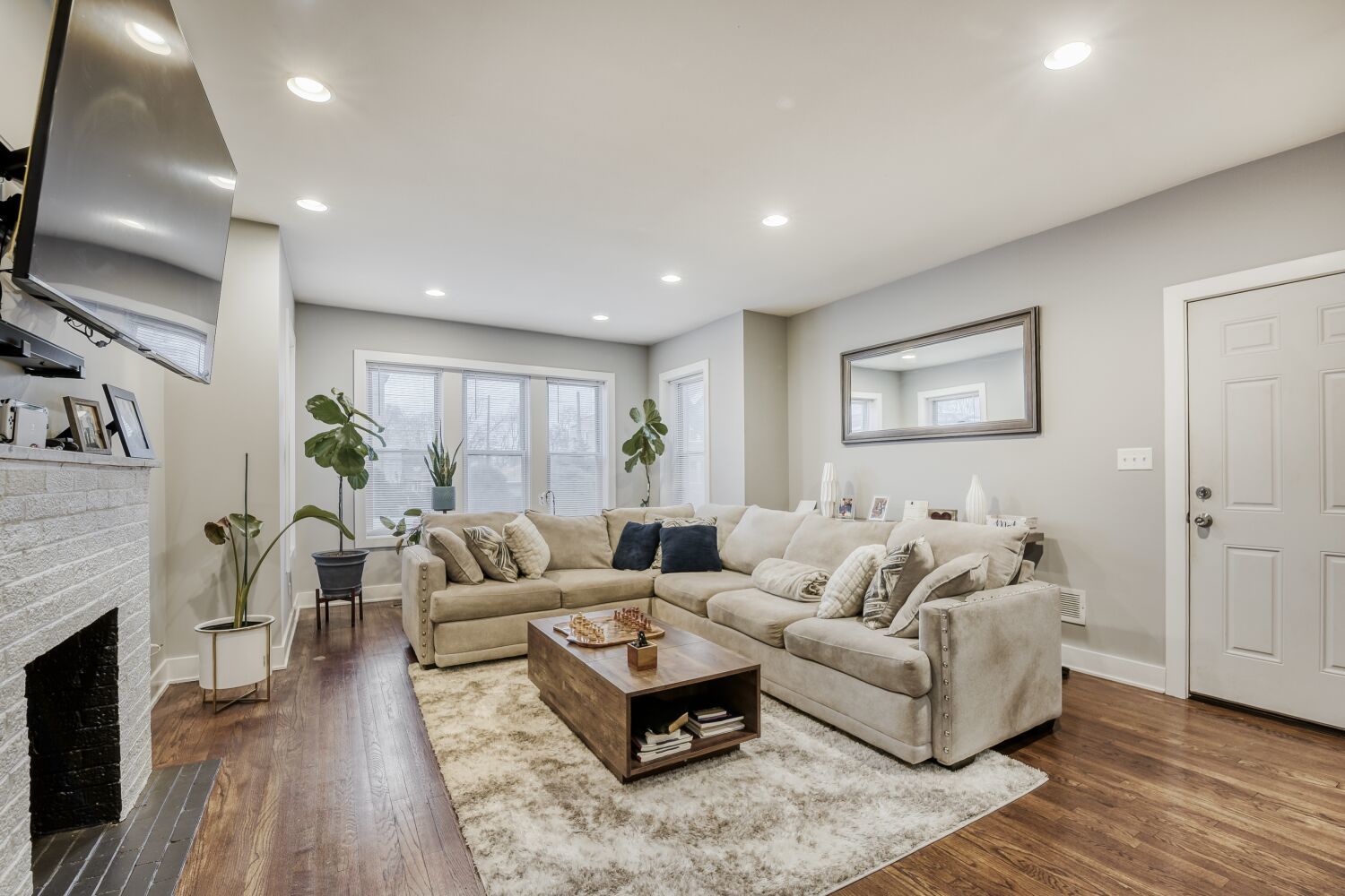 111 West 74th Street Chicago, IL 60621 - Photo 3 of 29