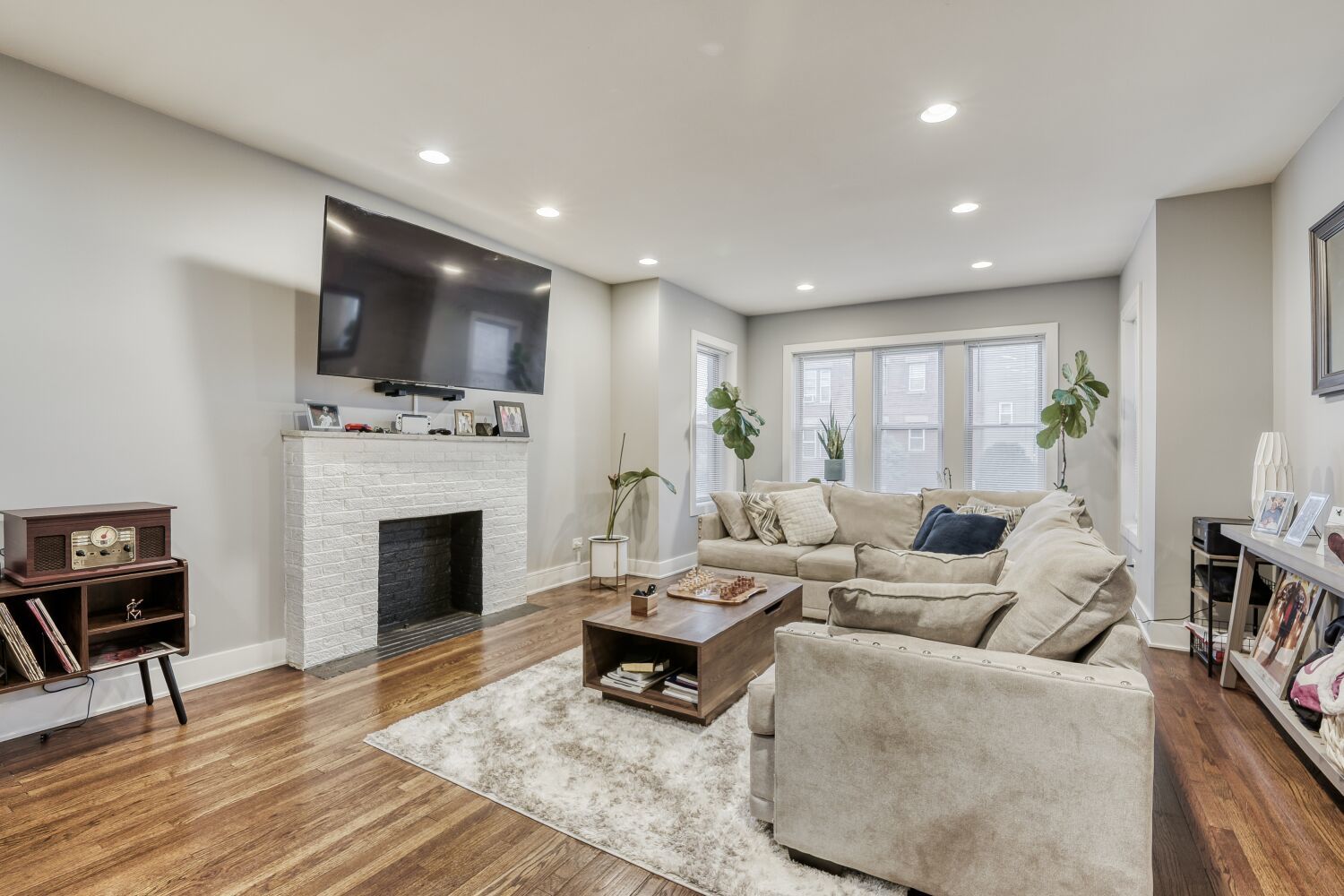 111 West 74th Street Chicago, IL 60621 - Photo 5 of 29