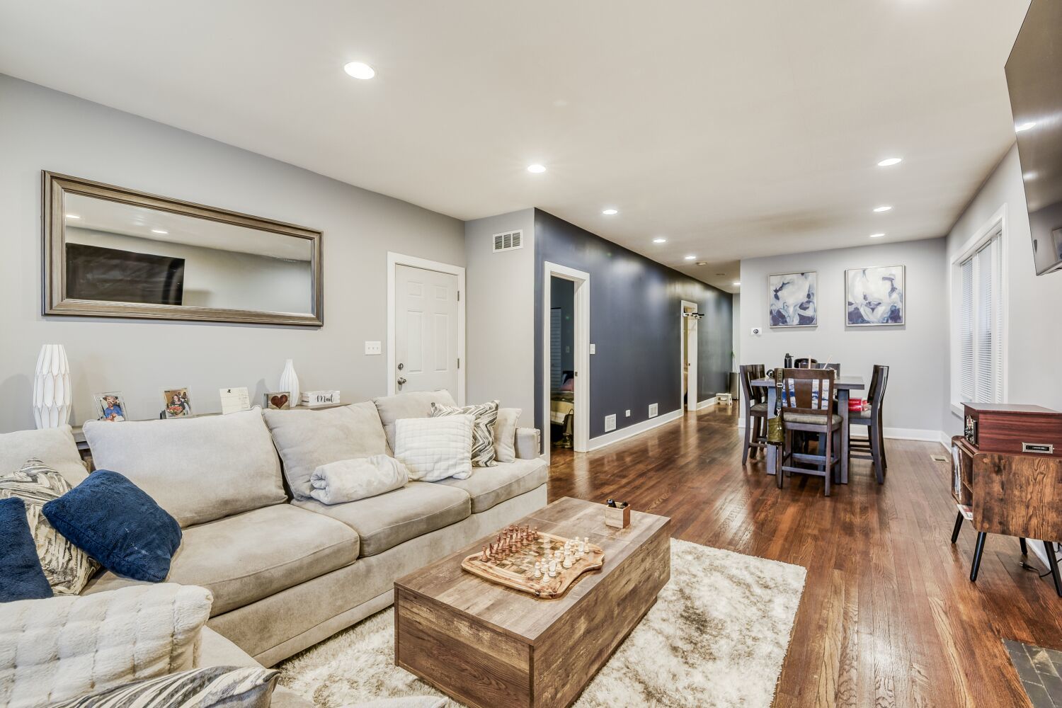 111 West 74th Street Chicago, IL 60621 - Photo 6 of 29