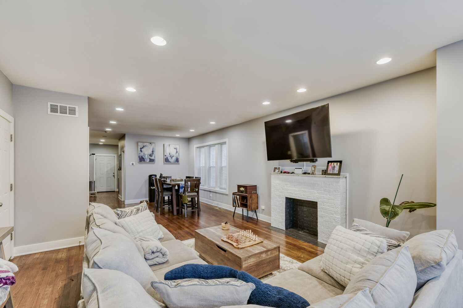 111 West 74th Street Chicago, IL 60621 - Photo 7 of 29