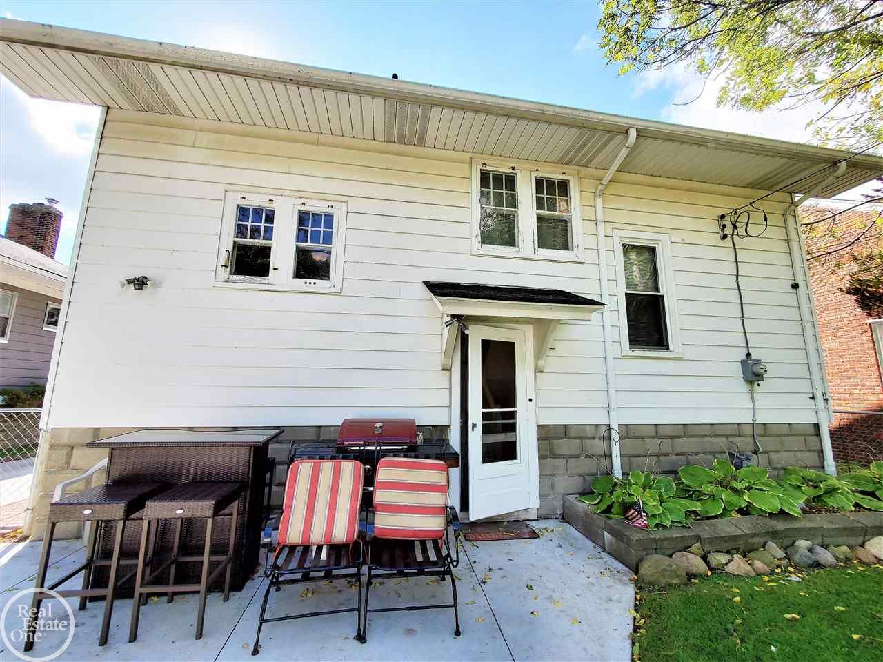 15713 Charles R Avenue Eastpointe, MI 48021 - Photo 61 of 65 50057999-61.JPG