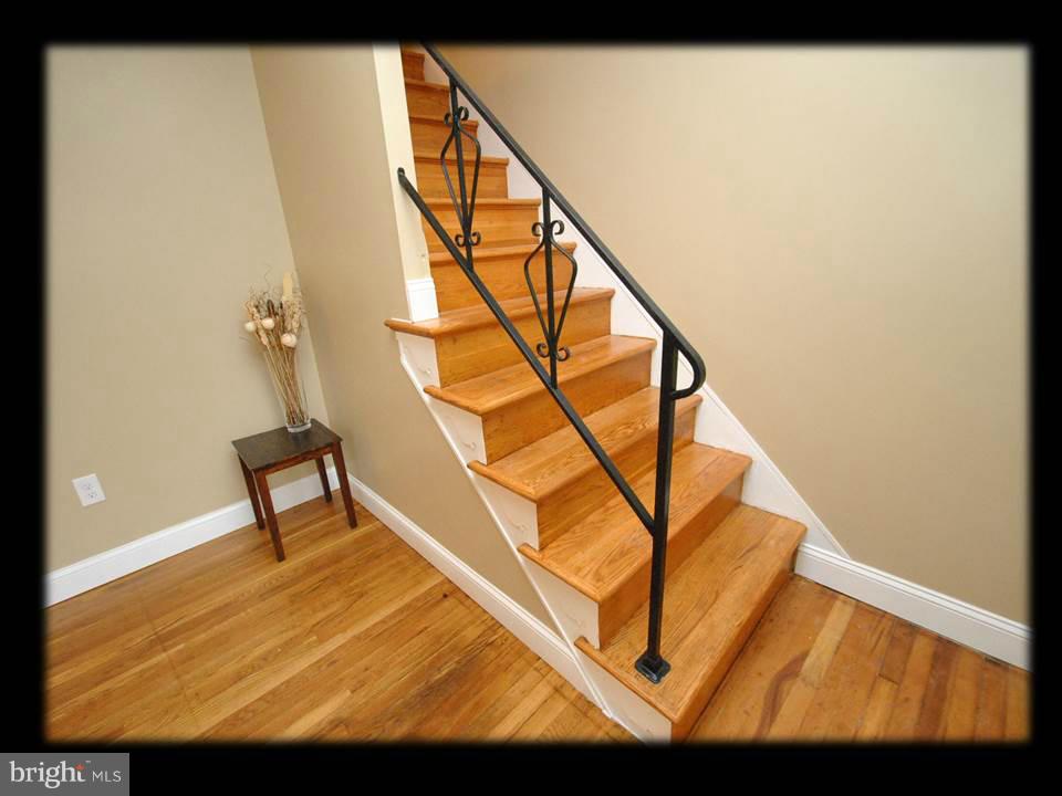 8 Bladen Road Baltimore, MD 21221 - Photo 9 of 26 GLEAMING NATURAL HARDWOOD FLOORS