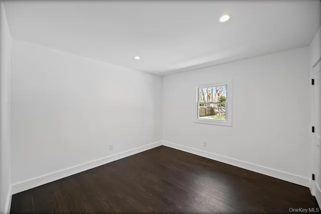 $1,075,000 | 10 Shinnecock Lane, Hampton Bays, NY 11946