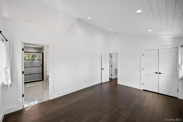 $1,075,000 | 10 Shinnecock Lane, Hampton Bays, NY 11946