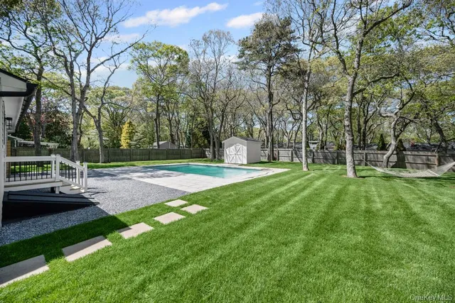 $1,075,000 | 10 Shinnecock Lane, Hampton Bays, NY 11946