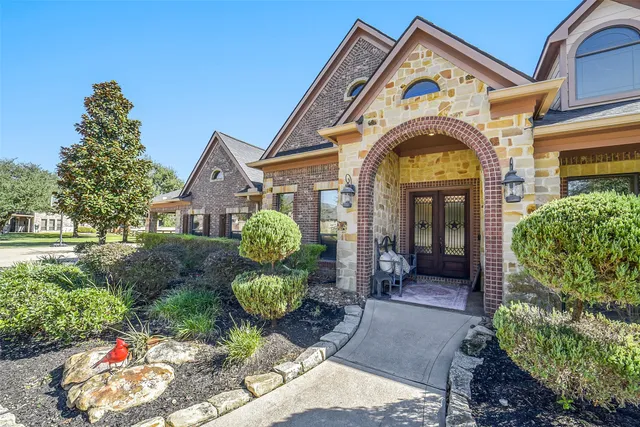$1,135,000 | 22114 East Meadowhurst Circle, Tomball, TX 77377