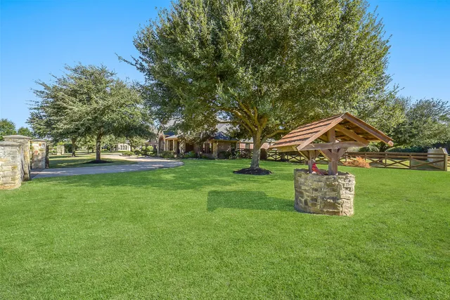 $1,135,000 | 22114 East Meadowhurst Circle, Tomball, TX 77377