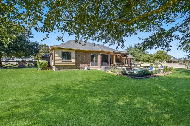 $1,135,000 | 22114 East Meadowhurst Circle, Tomball, TX 77377