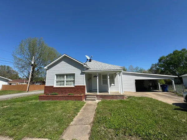 $95,000 | 802 South Jefferson Street, West Frankfort, IL 62896