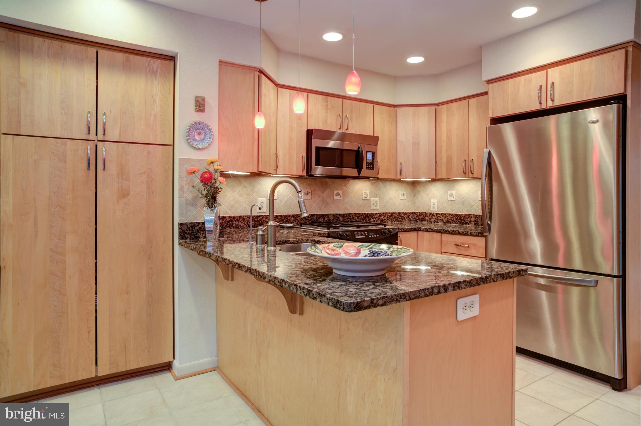 1617 Inlet Court Reston, VA 20190 - Photo 6 of 24 Kitchen