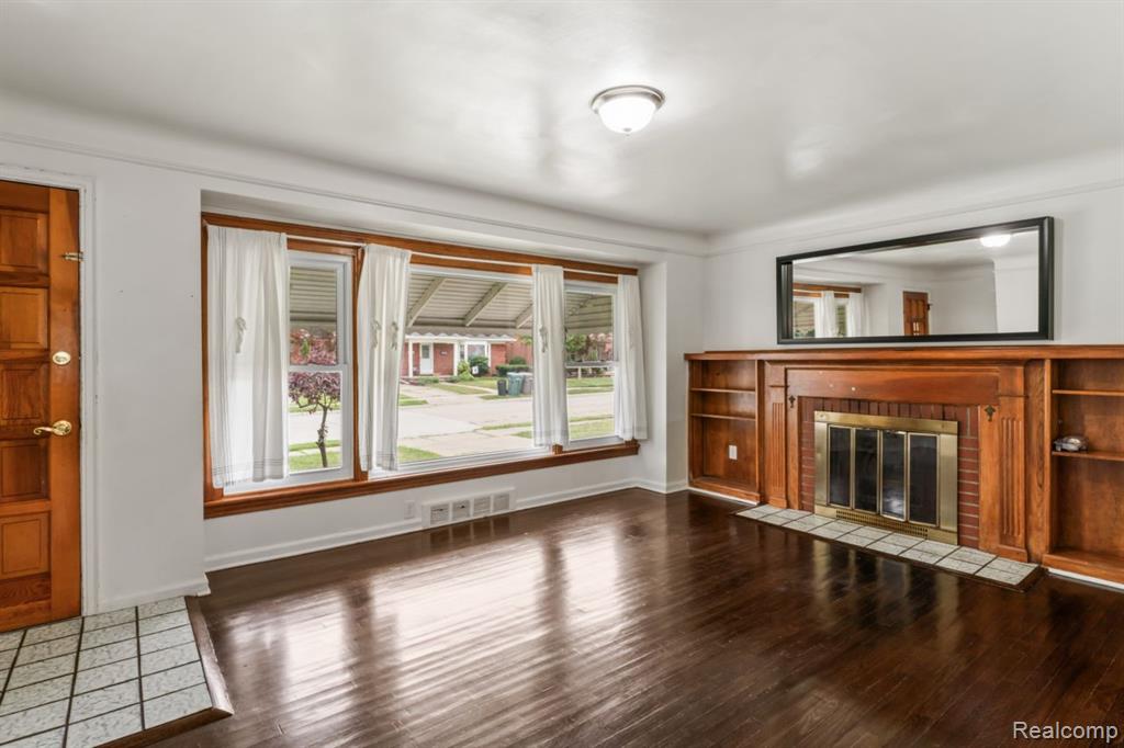 23226 Edward Street Dearborn, MI 48128 - Photo 4 of 14 Gallery Image 4