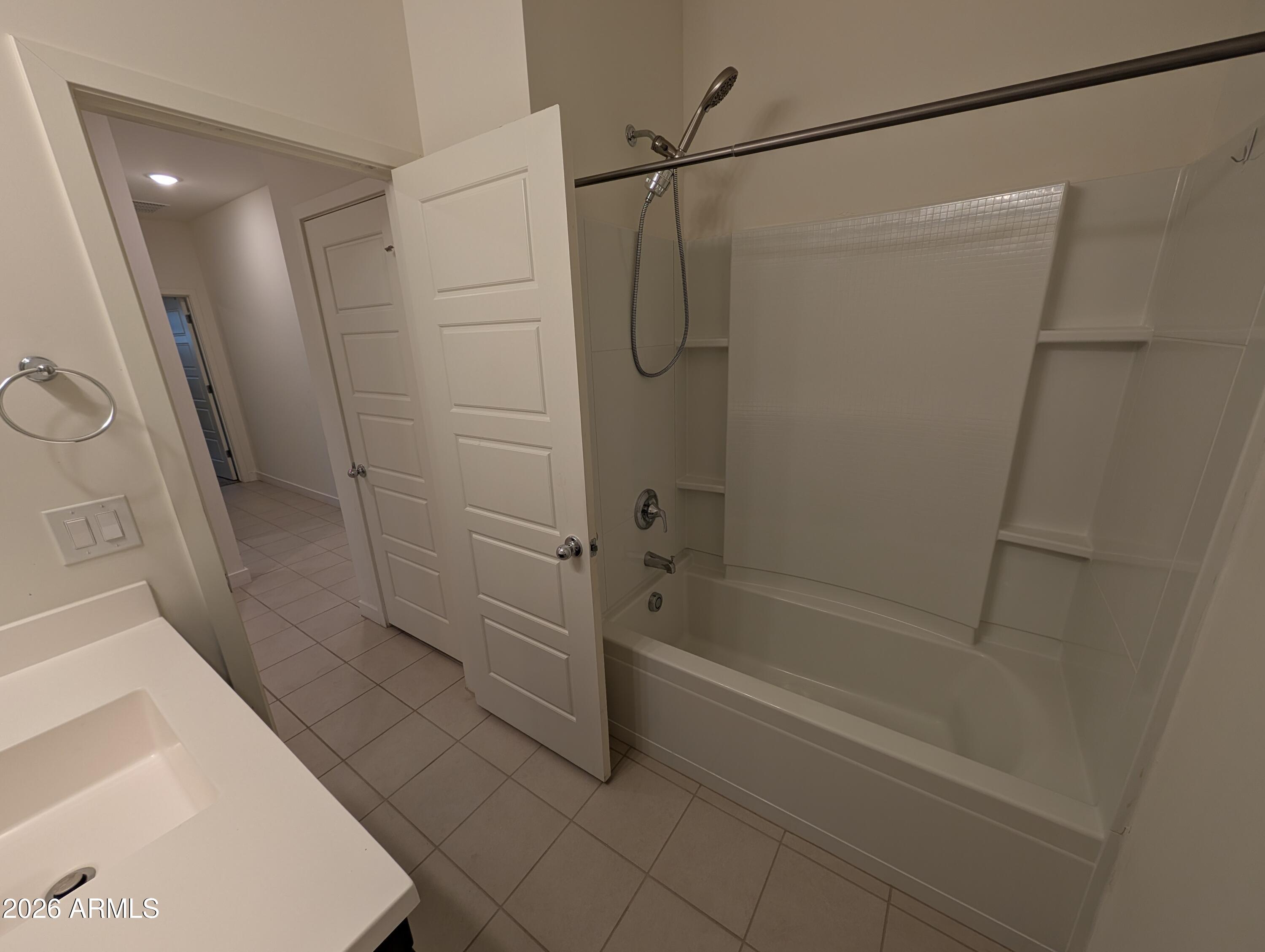 2769 East Fossil Ridge Road Phoenix, AZ 85050 - Photo 13 of 20 Additional Bathroom