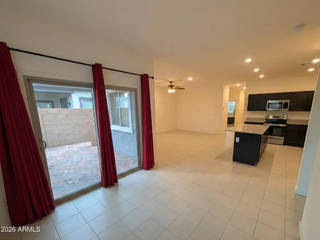 $2,400 | 2769 East Fossil Ridge Road, Phoenix, AZ 85050