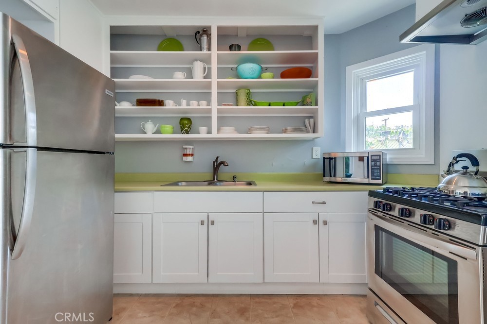 11120 Queensland Street, Unit H57 Los Angeles, CA 90034 - Photo 30 of 36 Communiy Room KITCHEN
