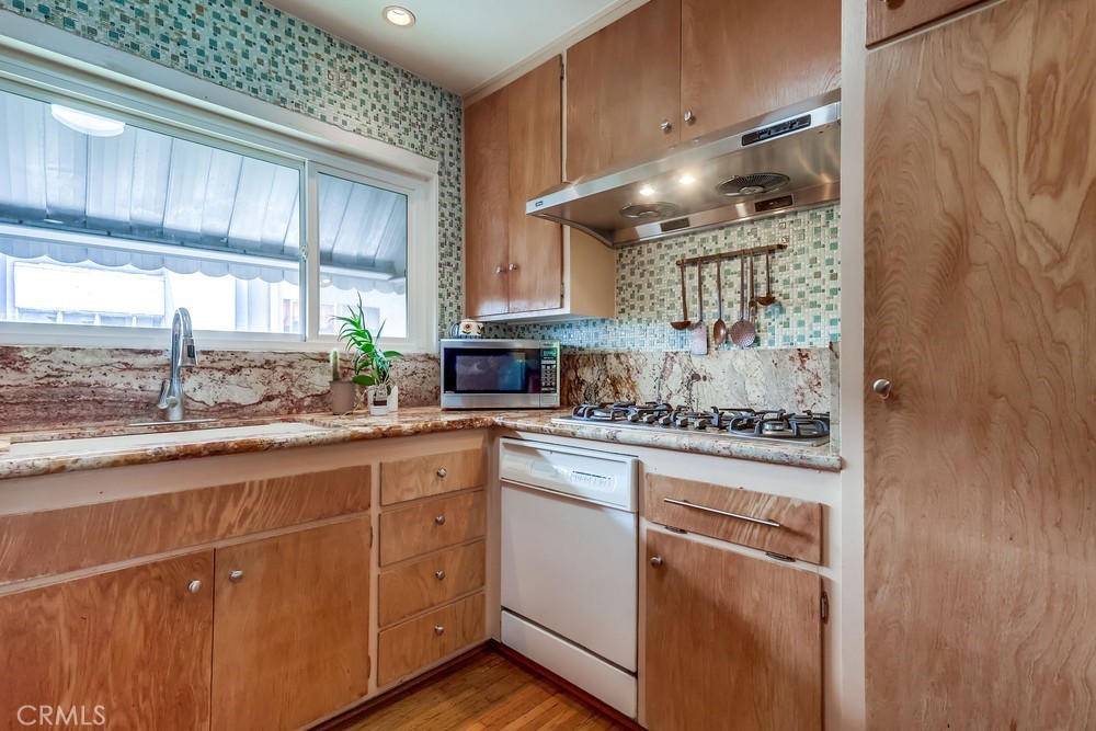 11120 Queensland Street, Unit H57 Los Angeles, CA 90034 - Photo 10 of 36