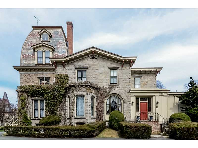 50 Old Beach Road, Unit 4 Newport, RI 02840 - Photo 1 of 20 Exterior Front.