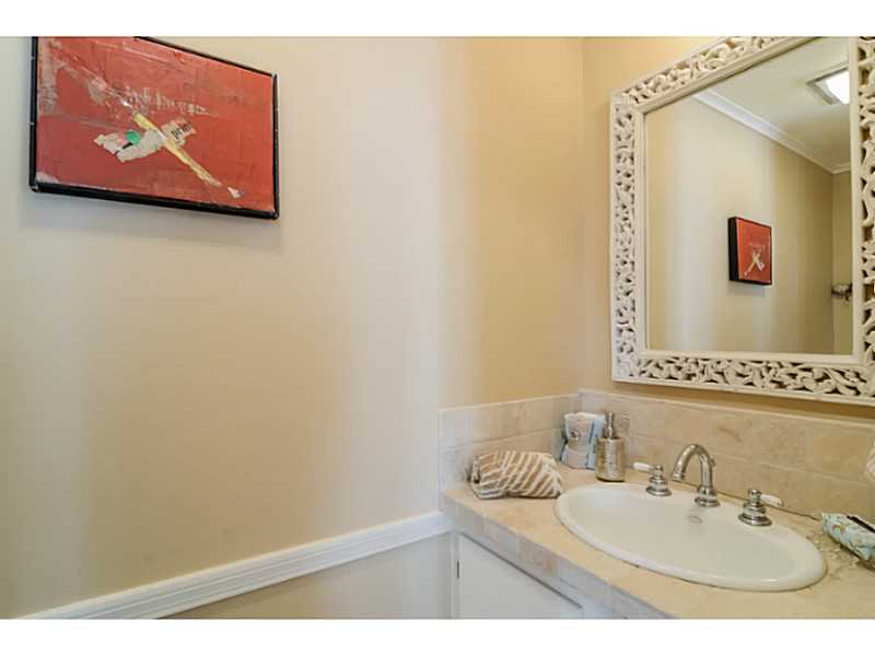 50 Old Beach Road, Unit 4 Newport, RI 02840 - Photo 15 of 20 Bathroom.