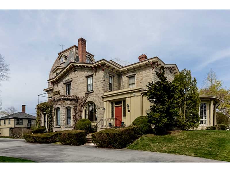 50 Old Beach Road, Unit 4 Newport, RI 02840 - Photo 19 of 20 Exterior Front.