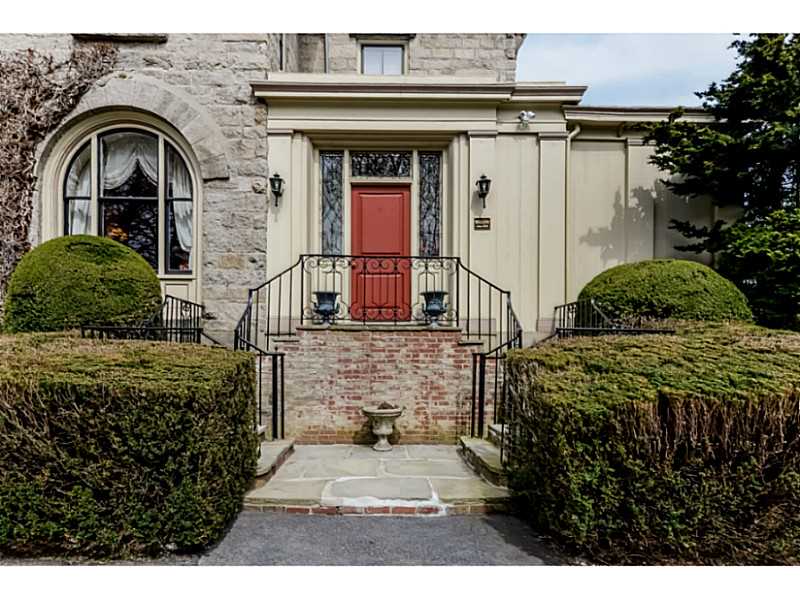 50 Old Beach Road, Unit 4 Newport, RI 02840 - Photo 2 of 20 Exterior Front.
