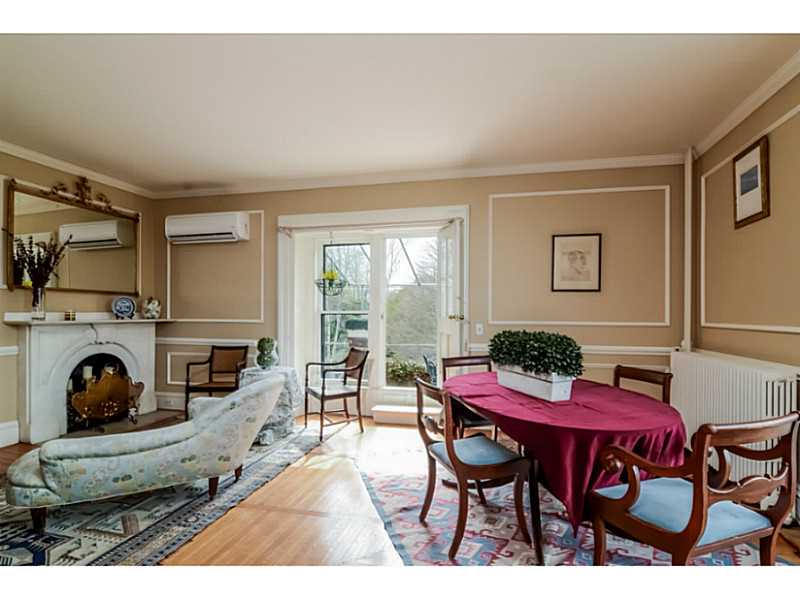 50 Old Beach Road, Unit 4 Newport, RI 02840 - Photo 5 of 20 Dining Area.