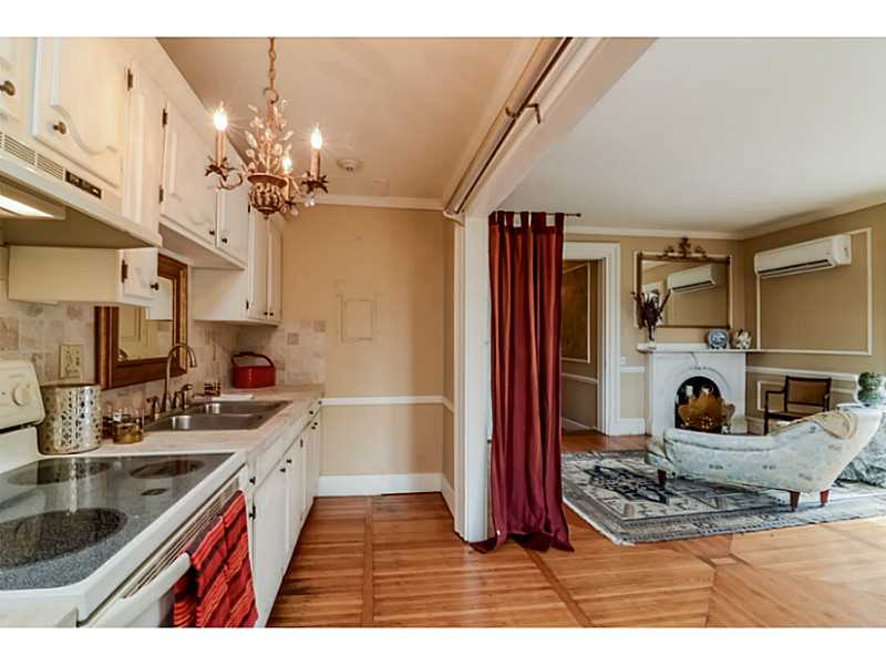 50 Old Beach Road, Unit 4 Newport, RI 02840 - Photo 6 of 20 Kitchen.