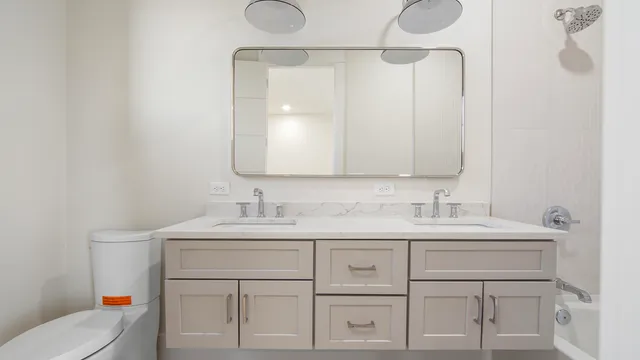 a view of livingroom with furniture