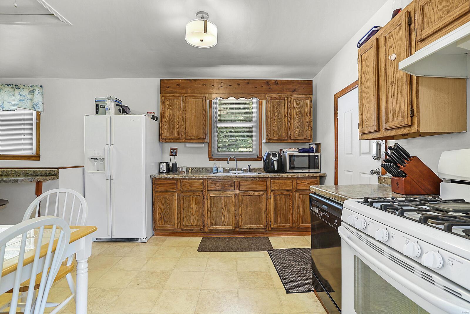 402 West 3rd Street O'Fallon, IL 62269 - Photo 14 of 16 Gallery Image 14