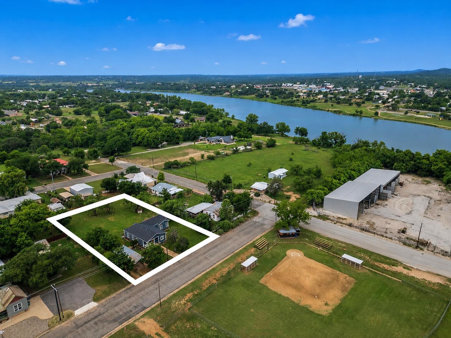 705 Flag Street Llano, TX 78643 - Photo 4 of 41